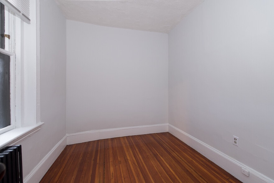 Building Photo - 83 Myrtle St