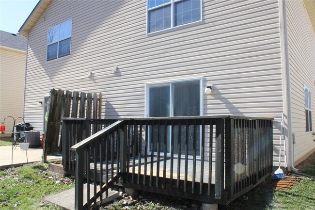 Building Photo - 712 Woodside Creek Dr