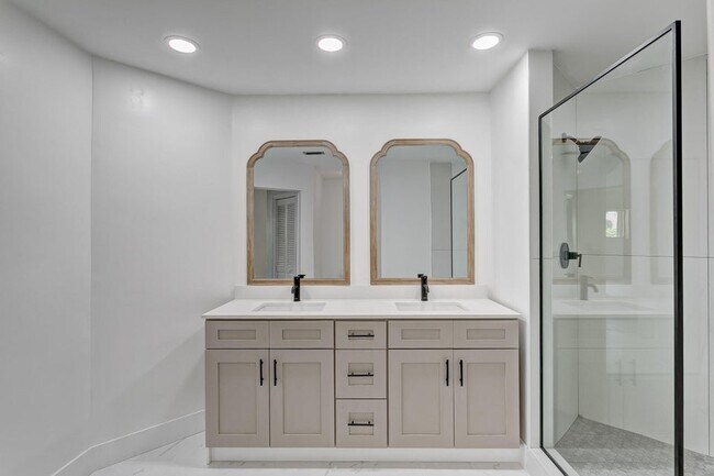 Building Photo - 206 Sea Oats Dr