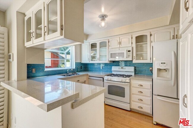 Building Photo - 913 17th St
