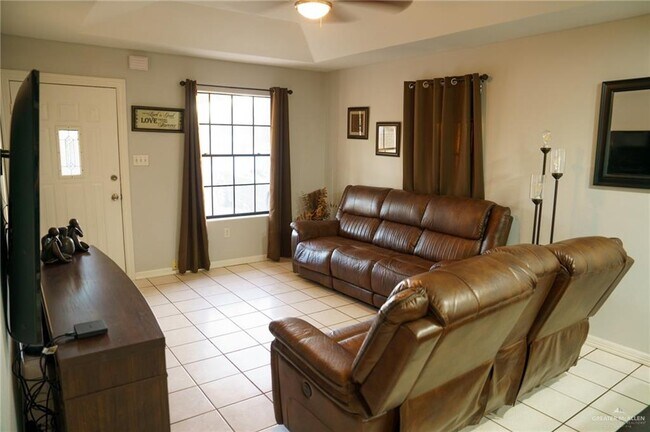 Building Photo - 19 Barnes St