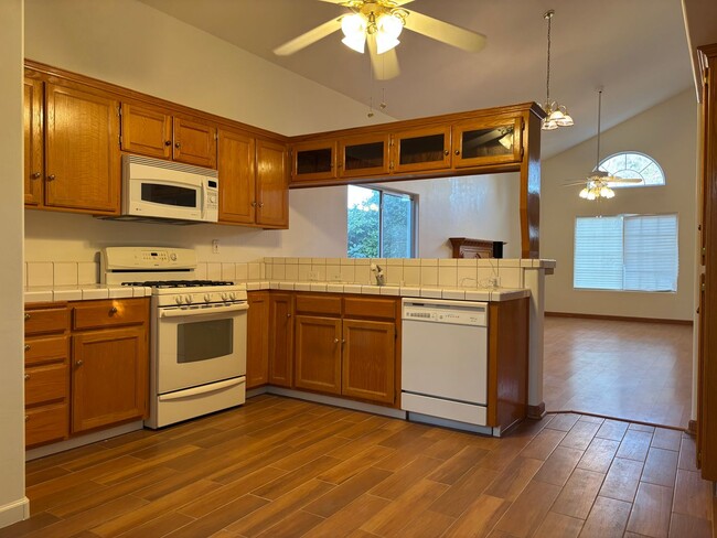 Building Photo - 3625 Bernard St