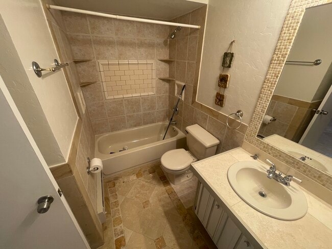 Building Photo - 2333 N Neva Ave