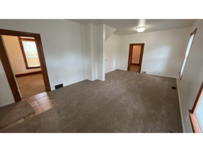 Building Photo - This downtown charmer is located near new ...