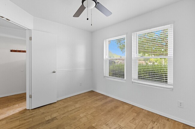 Building Photo - 617 Riverway Ln