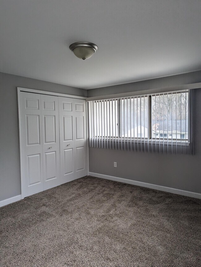 Building Photo - 38450 Meadowdale St