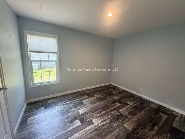 Building Photo - Gorgeous 3/2 Brooksville Available Now !