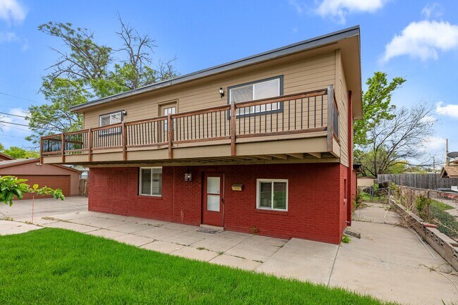 Gorgeous Three Bedroom home in Sunnyside! - Gorgeous Three Bedroom home  in Sunnyside!