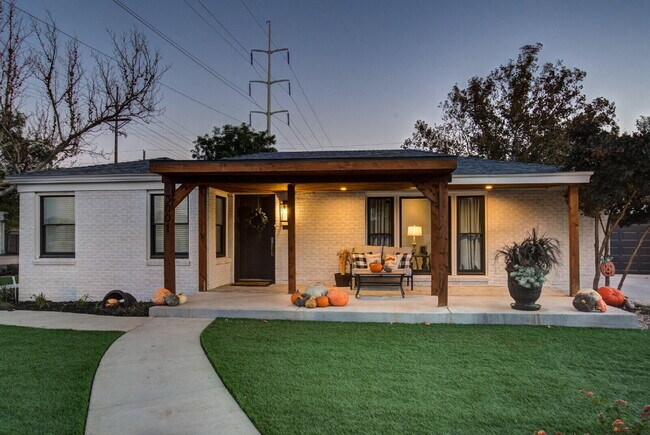 Building Photo - 3001 32nd St