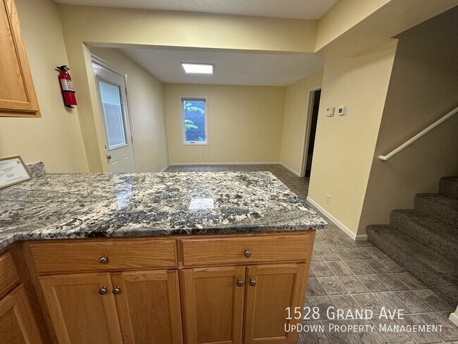 Building Photo - 1528 Grand Ave