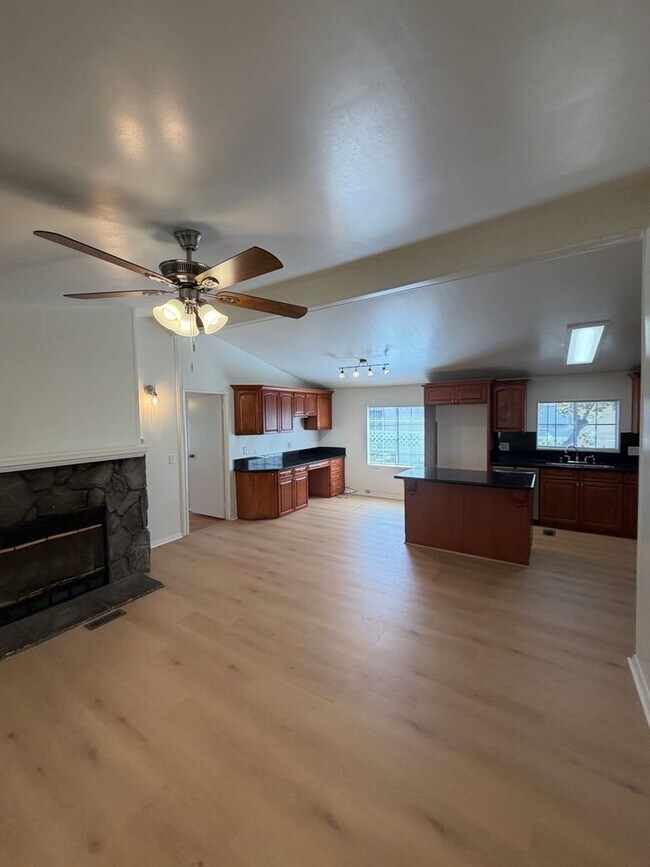 Building Photo - Spacious 4-Bed, 2-Bath Home in Whittier