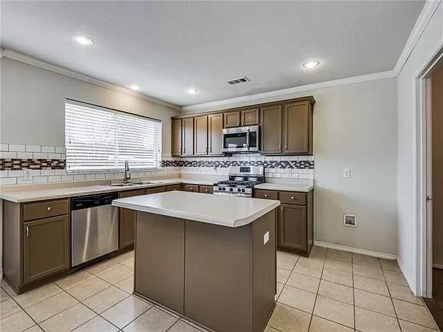 Building Photo - 10420 Matador Dr