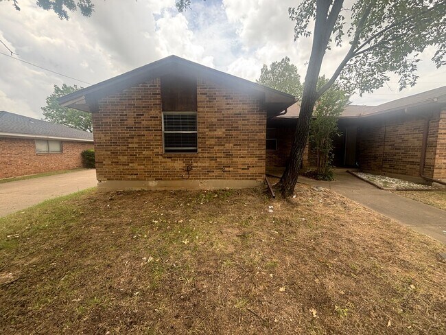 Building Photo - 1508-1510 Blackwell Drive