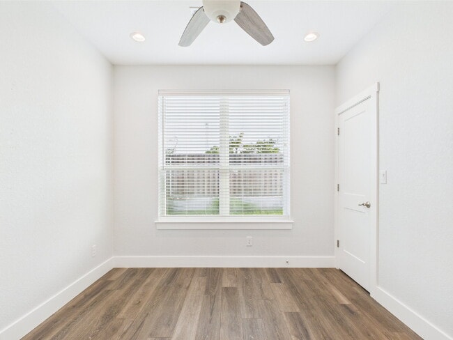 Building Photo - 3-Bed, 2-Bath Home in Fredericksburg – You...