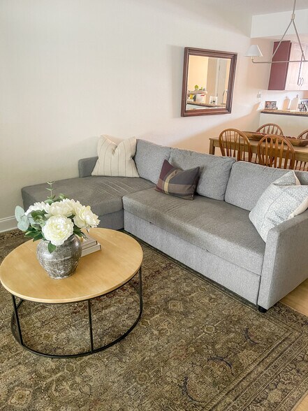 Building Photo - 7360 Ulmerton Rd