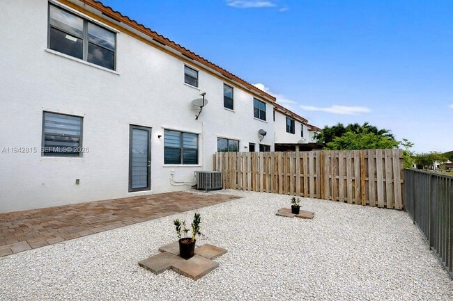 Building Photo - 16620 SW 42nd Terrace