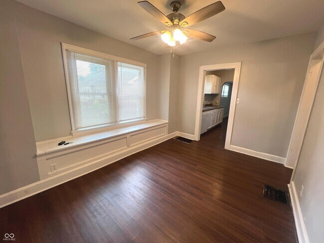 Building Photo - 411 W 39th St