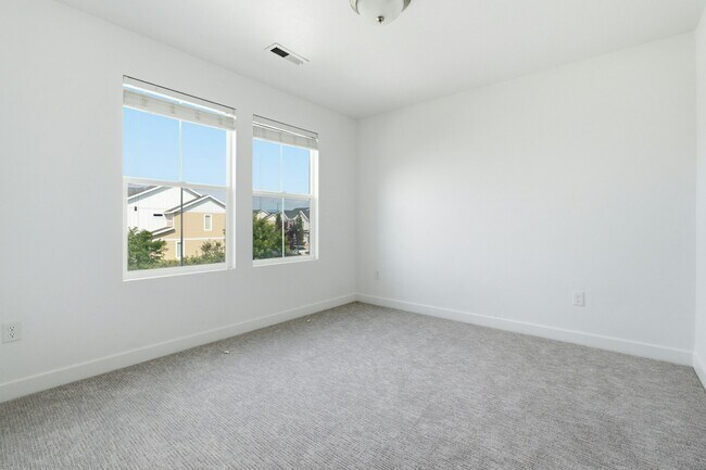 Building Photo - 506 S Highpoint Dr