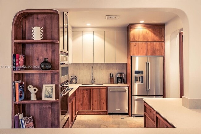 Building Photo - 90 Reserva De Golf