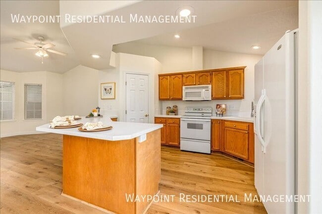 Building Photo - 1095 N Marsh Hawk Pl