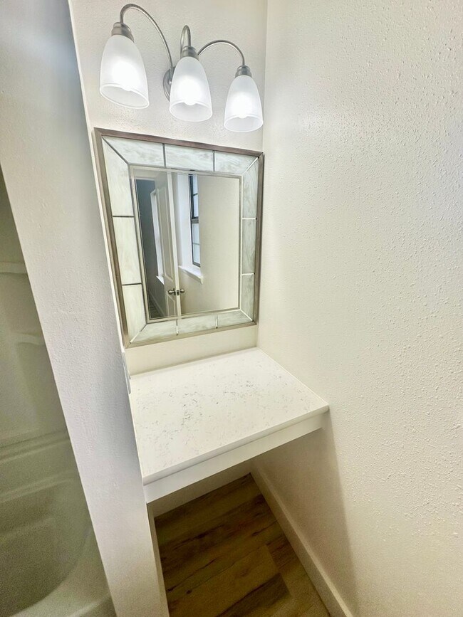Building Photo - Nice 4 Bedroom 2 Bath House for Rent!