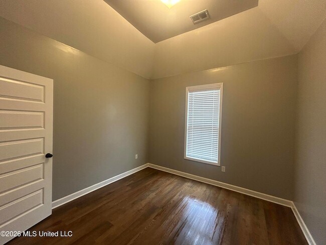 Building Photo - 401 Park St