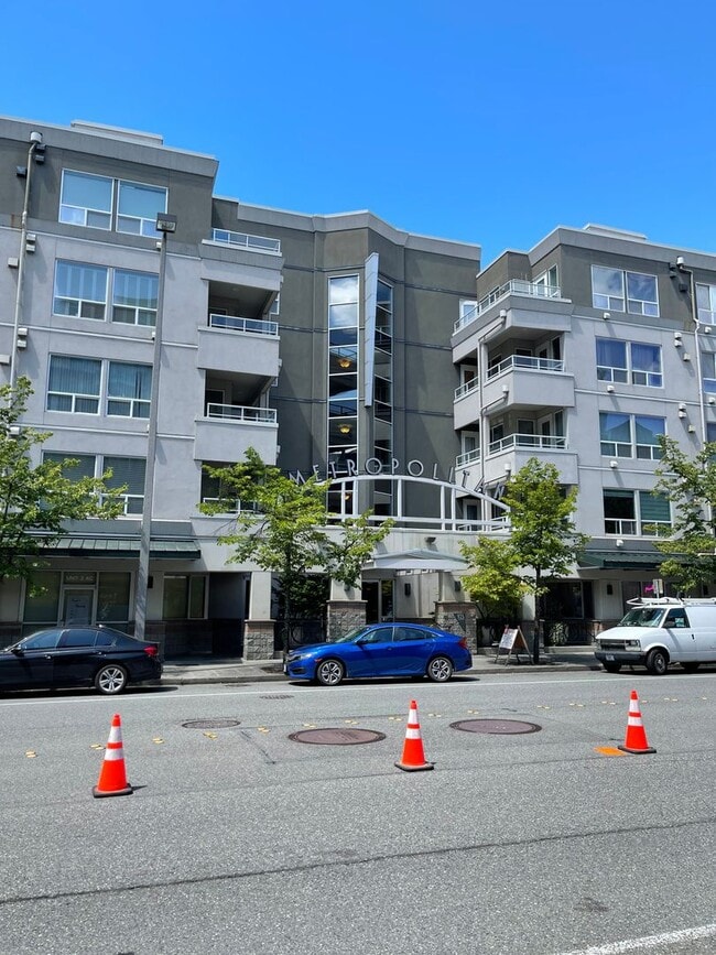 Building Photo - 925 110th Ave NE