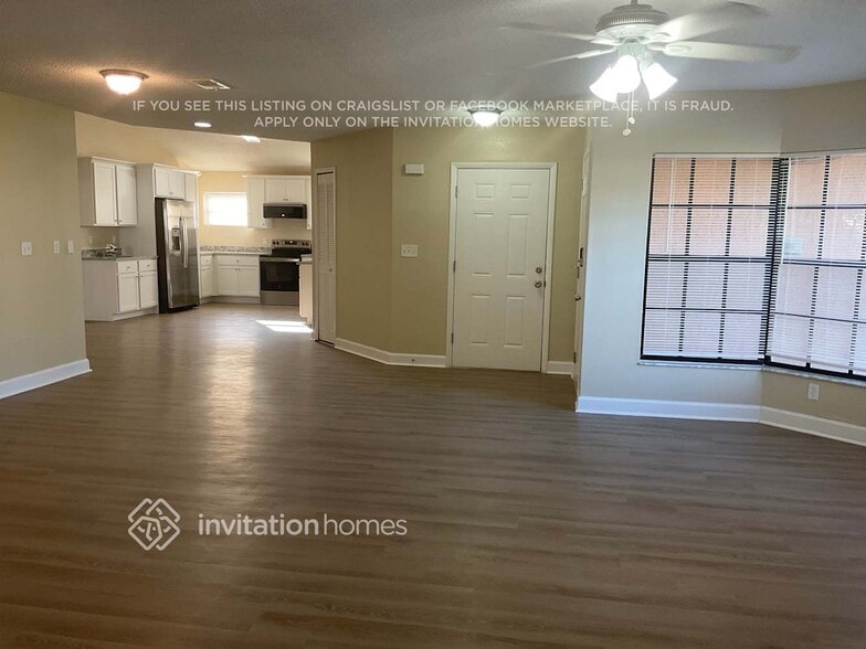 Building Photo - 4765 Miramar St