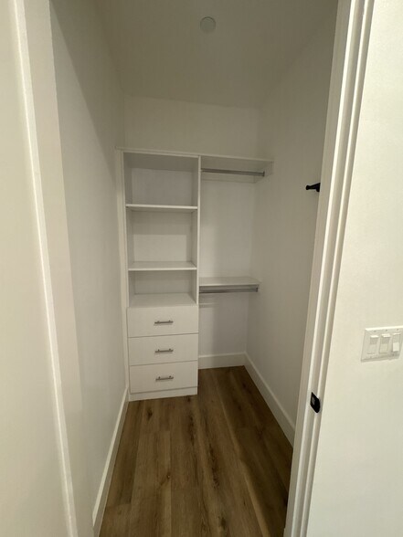 Building Photo - 10919 Hesby St