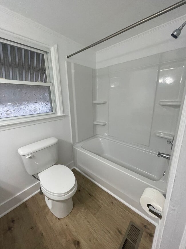Building Photo - Welcome to this charming 2 bedroom, 1 bathroom home in Gastonia, NC.