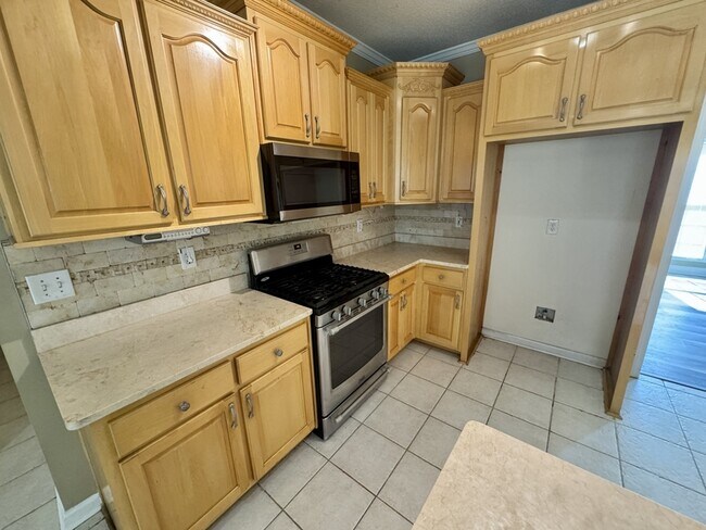 Building Photo - 431 Whitewater Tr