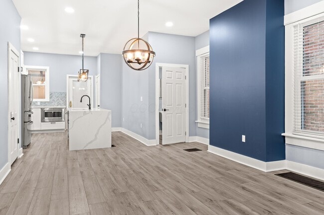 Building Photo - 640 Neil Ave