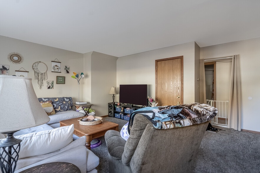 Building Photo - 119 E Welcome Ave