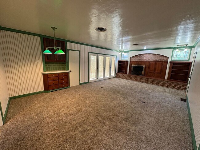 Building Photo - Visalia 2 Bed 2 Bath available now.