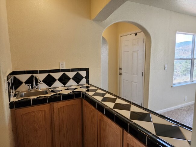 Building Photo - Large manufactured home in Topaz Ranch Estates