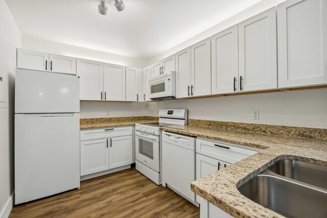 Building Photo - "Stylish Punta Gorda villa : 2-Bed, 2-Bath completely remodeled and is ready for you!!