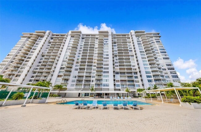 Building Photo - 18081 Biscayne Blvd