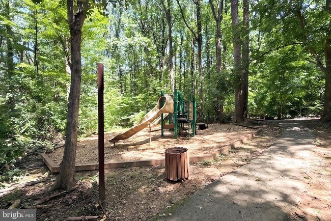 Building Photo - 10100 Walnut Wood Ct