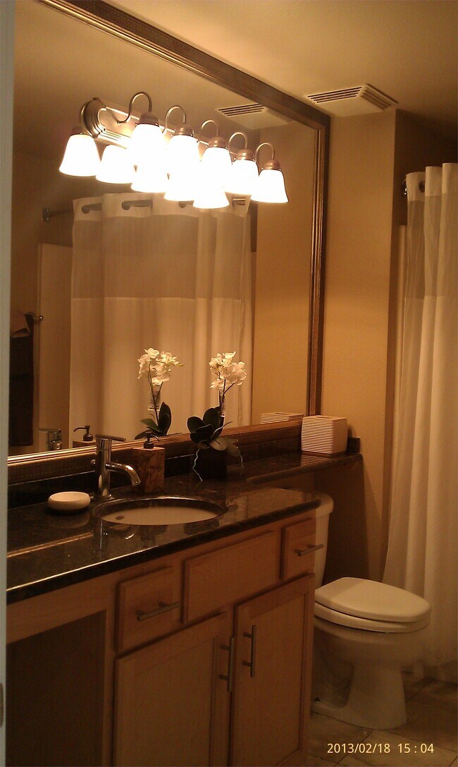 Building Photo - 270 E Flamingo Rd