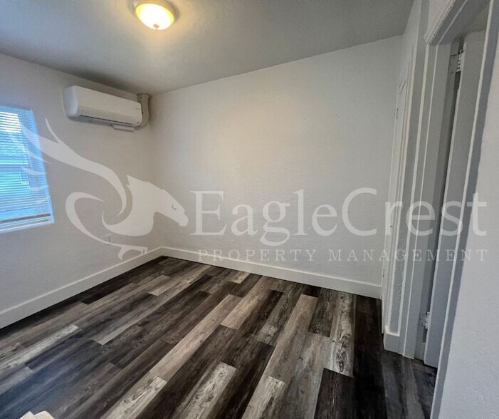Building Photo - Roseville Lane Apartments