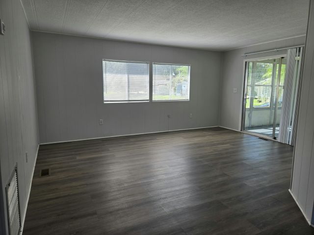 Building Photo - 2850 New Tampa Hwy