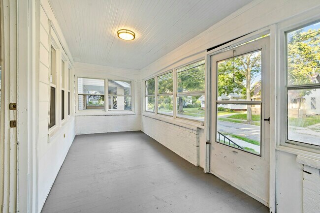 Building Photo - 3701 Leybourn Ave