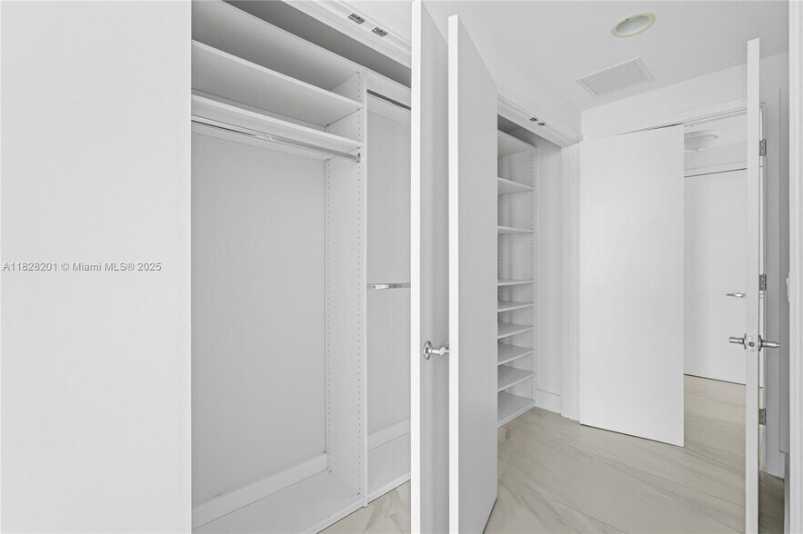 Building Photo - 17111 Biscayne Blvd
