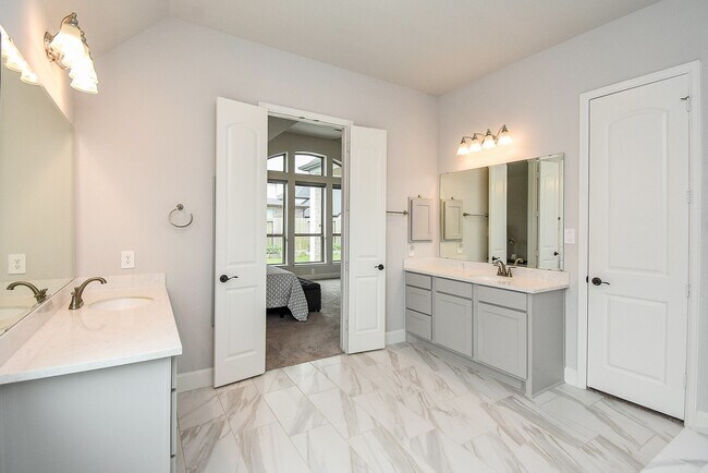 Building Photo - 28903 Creekside Bend Dr