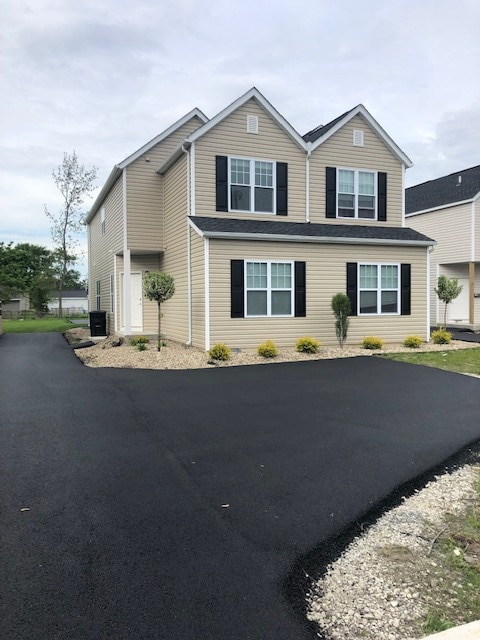 Building Photo - 628 Davis St