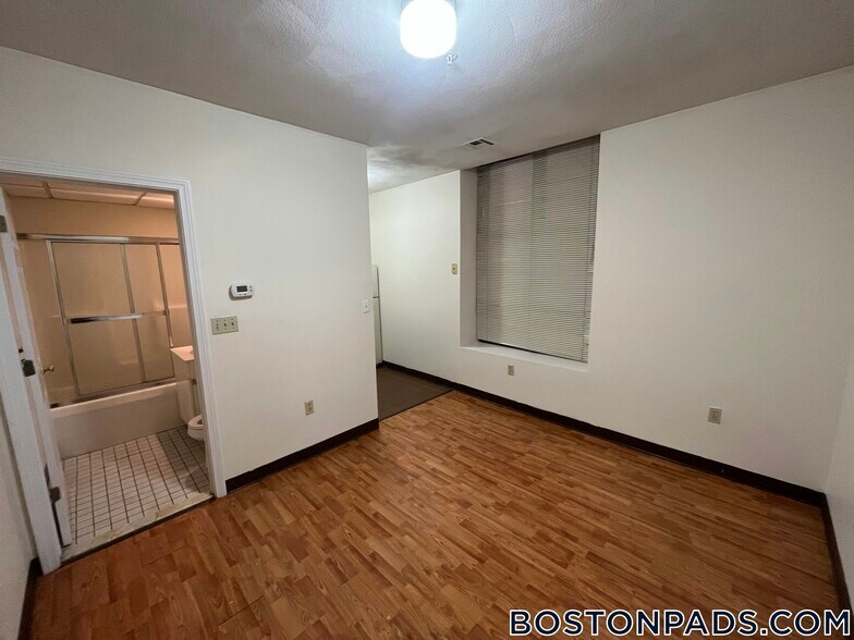 Building Photo - 81 Essex St