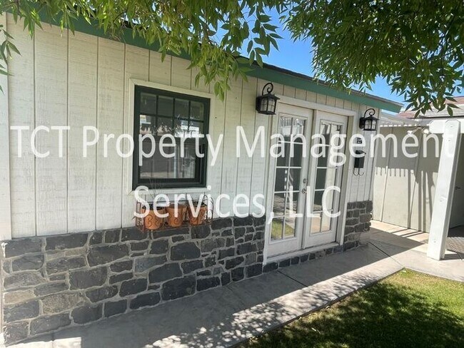 Building Photo - Beautifully Landscaped 3 Bedroom Home in T...