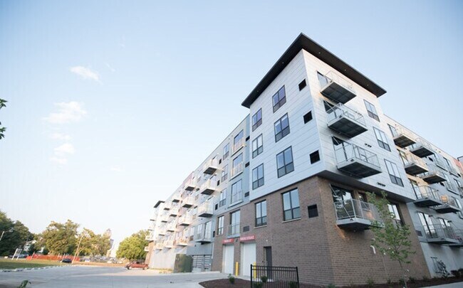 Building Photo - 2301 Ingersoll Ave