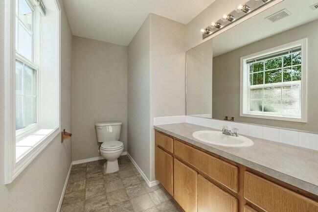 Building Photo - Your Next Home Awaits! 4BR/2.5BA with Fenc...