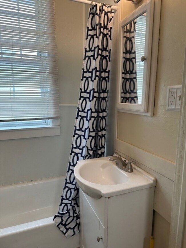 Building Photo - 111 N 17th St